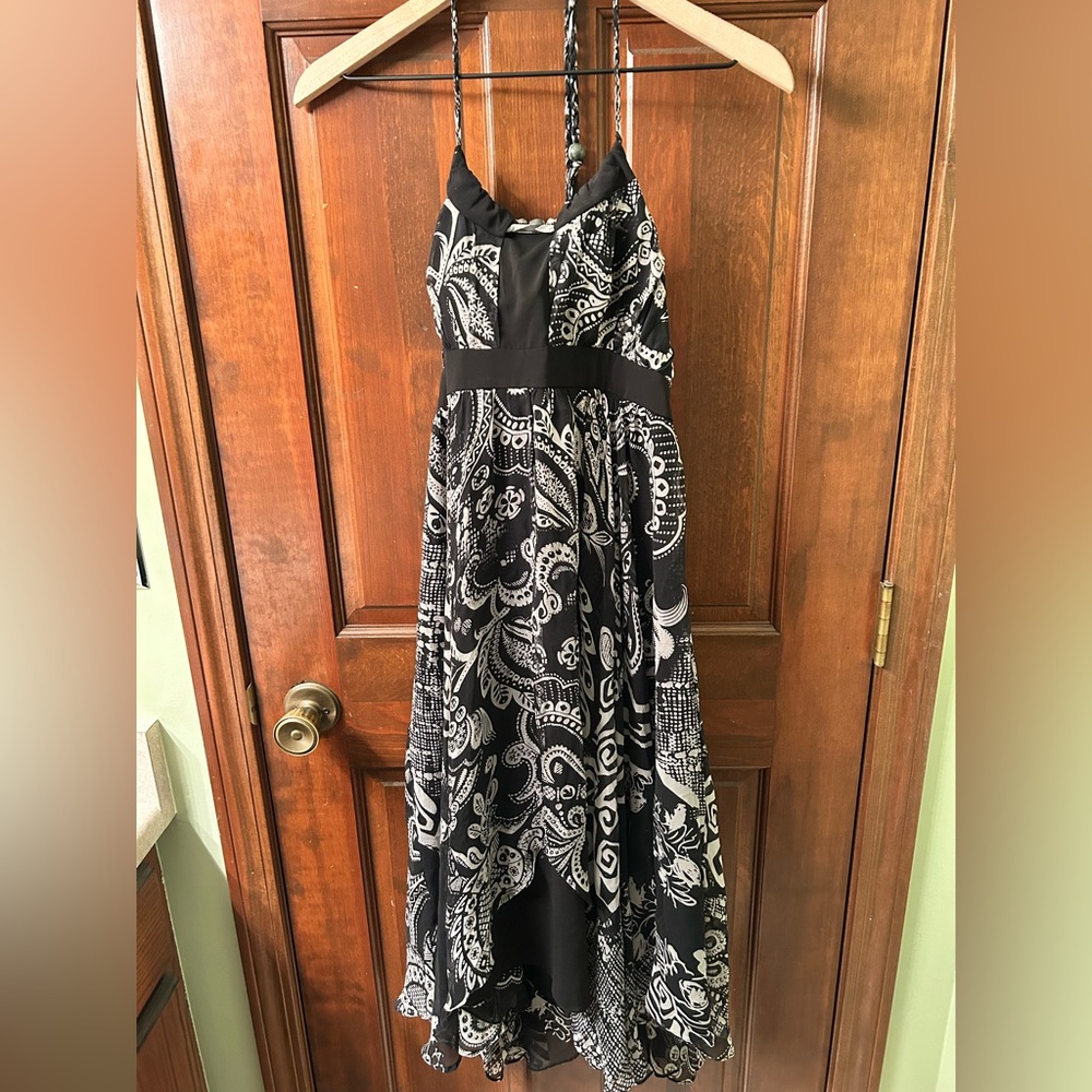 IYE Chic Black and White Paisley High -Low beaded Low Dress. Size 4